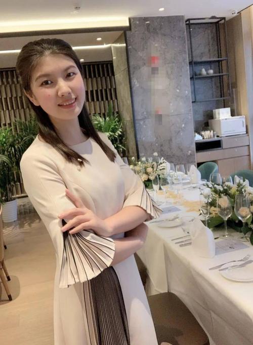 她是带着仙气儿来到人间的灵动女子